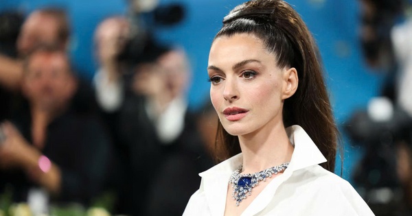 Anne Hathaway suýt mù mắt trái suốt 10 năm: Câu chuyện truyền cảm hứng từ Hollywood - hình ảnh - jun88go.vip Anne Hathaway suýt mù mắt trái suốt 10 năm: Câu chuyện truyền cảm hứng từ Hollywood - hình ảnh - jun88go.vip