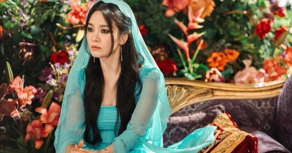 Đằng sau ống kính máy quay, Song Hye Kyo thực sự là người như thế nào? - hình ảnh - jun88go.vip Đằng sau ống kính máy quay, Song Hye Kyo thực sự là người như thế nào? - hình ảnh - jun88go.vip