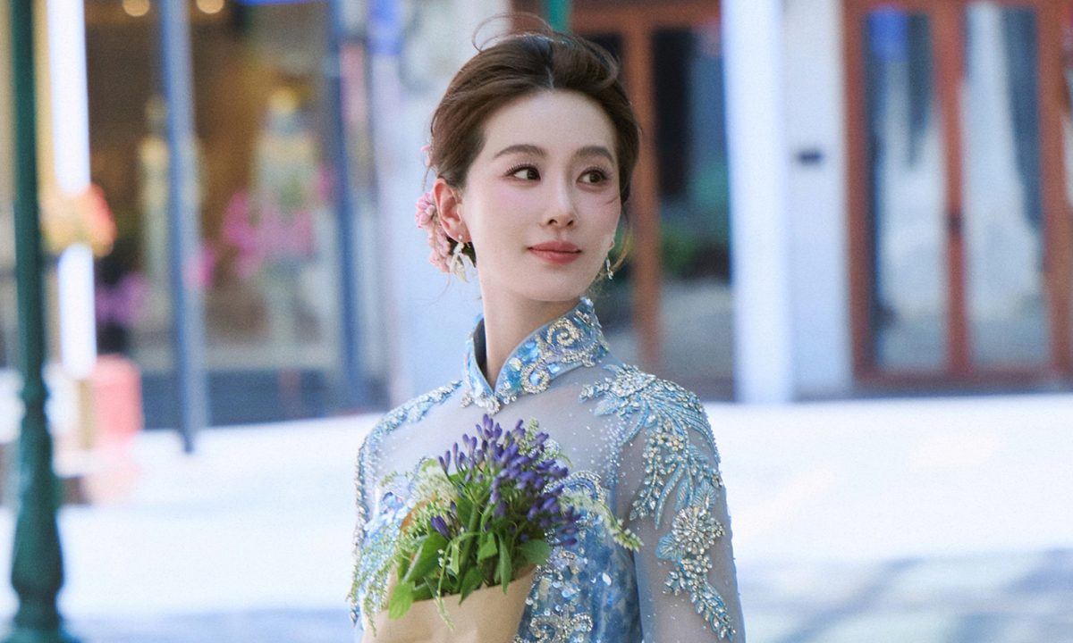Lưu Thi Thi tỏa sáng dịu dàng giữa nắng Hà Nội, fan Việt rần rần khen ngợi - hình ảnh - jun88go.vip