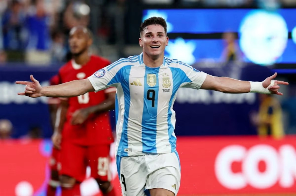 Julian Alvarez Mở Cửa Tới Barca: Cơ Hội Vàng Cho Fan Cá Cược Bóng Đá Online - hình ảnh - jun88go.vip