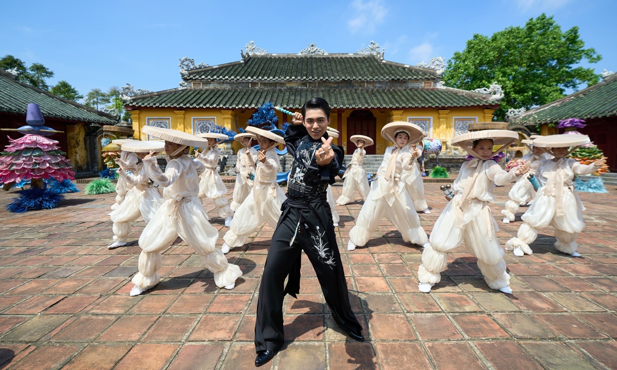 JUN88 Việt Nam: Mono đưa nét Huế vào MV ‘Công tử văn thơ’ – Giao thoa nghệ thuật và truyền thống - hình ảnh - jun88go.vip