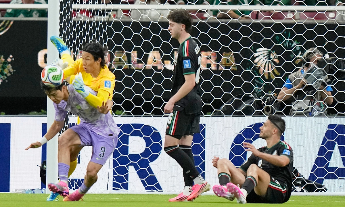 Mexico vượt qua vòng bảng World Cup 2026 nhờ sai lầm của thủ môn Hàn Quốc - hình ảnh - jun88go.vip Mexico vượt qua vòng bảng World Cup 2026 nhờ sai lầm của thủ môn Hàn Quốc - hình ảnh - jun88go.vip