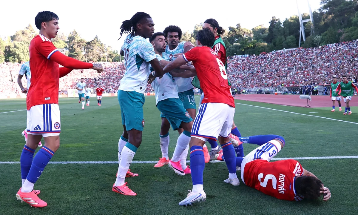 Tiền đạo Bồ Đào Nha tát đối thủ, nhận thẻ đỏ trước thềm World Cup - hình ảnh - jun88go.vip Tiền đạo Bồ Đào Nha tát đối thủ, nhận thẻ đỏ trước thềm World Cup - hình ảnh - jun88go.vip
