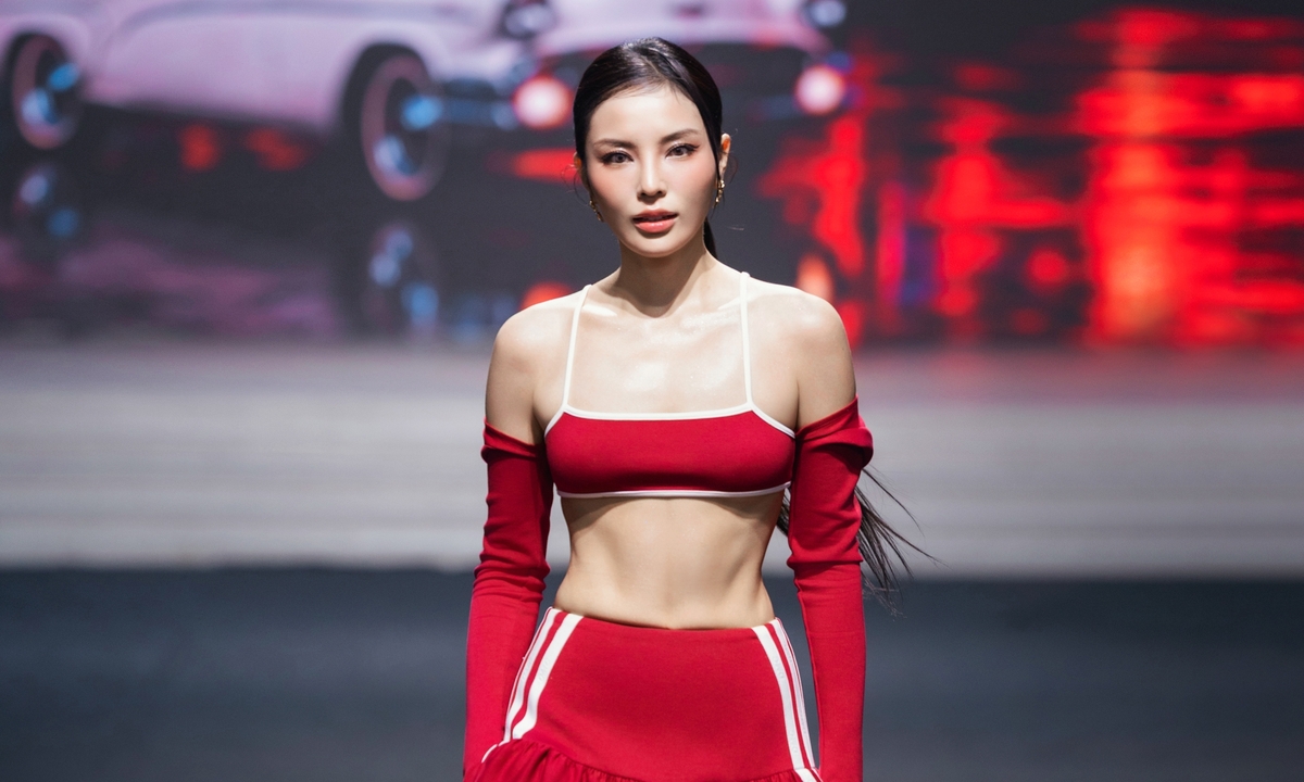 Đỗ Mạnh Cường lăng xê phong cách thể thao tại show DMC - hình ảnh - jun88go.vip