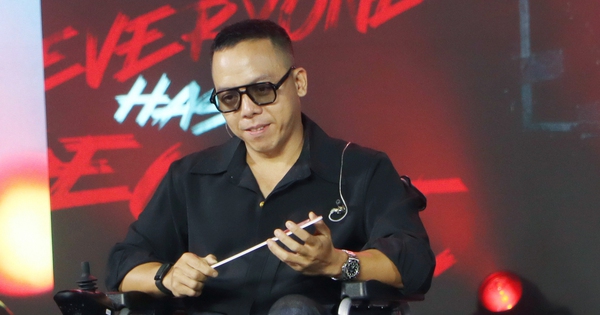 Hoàng Touliver ngồi xe lăn tại fan meeting: Sức khỏe nhà sản xuất âm nhạc khiến fan lo lắng - hình ảnh - jun88go.vip Hoàng Touliver ngồi xe lăn tại fan meeting: Sức khỏe nhà sản xuất âm nhạc khiến fan lo lắng - hình ảnh - jun88go.vip