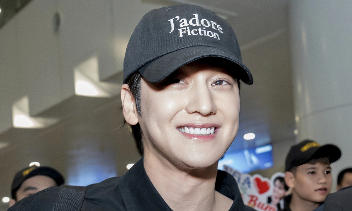 Mỹ nam ‘Vườn sao băng’ Kim Bum đến Hà Nội: Fan Việt háo hức đón thần tượng - hình ảnh - jun88go.vip