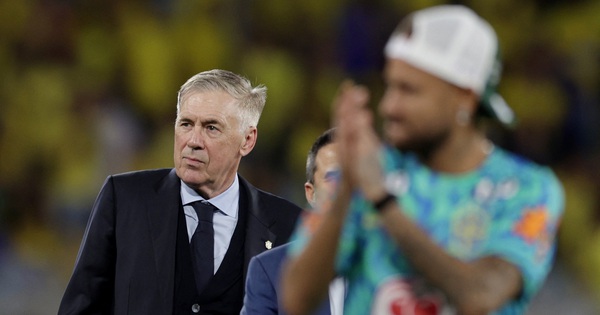 Đội tuyển Brazil bị chất vấn tại sân bay Mỹ: Câu hỏi ‘Ronaldinho đâu?’ gây xôn xao - hình ảnh - jun88go.vip