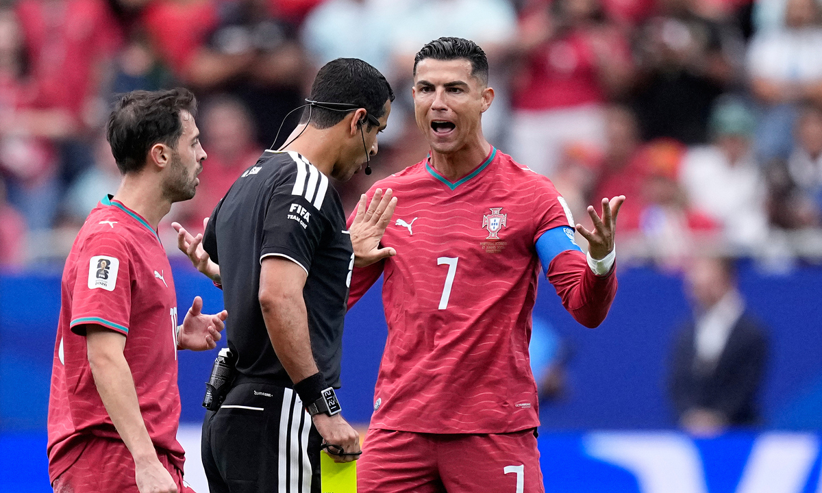 JUN88 cược bóng đá: Ronaldo chỉ được 3 điểm sau trận hòa gây thất vọng tại World Cup 2026 - hình ảnh - jun88go.vip JUN88 cược bóng đá: Ronaldo chỉ được 3 điểm sau trận hòa gây thất vọng tại World Cup 2026 - hình ảnh - jun88go.vip