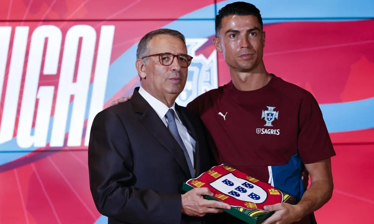 Tổng thống Bồ Đào Nha trao quốc kỳ cho Ronaldo, JUN88 Việt Nam theo dõi sát sao hành trình chinh phục World Cup 2026 - hình ảnh - jun88go.vip