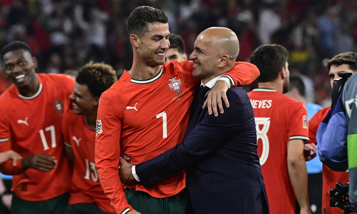 HLV tuyển Bồ Đào Nha đàm phán dẫn dắt Ronaldo ở Al Nassr - hình ảnh - jun88go.vip