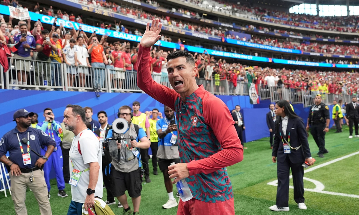 Ronaldo Mong Đợi Trận Chung Kết World Cup 2026 Với Messi – Cơ Hội Vàng Cho Fan Cược Thể Thao JUN88 - hình ảnh - jun88go.vip Ronaldo Mong Đợi Trận Chung Kết World Cup 2026 Với Messi – Cơ Hội Vàng Cho Fan Cược Thể Thao JUN88 - hình ảnh - jun88go.vip