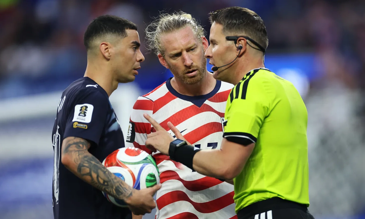 Luật VAR mới giúp thủ quân đội tuyển Mỹ tránh thẻ vàng tại World Cup 2026 - hình ảnh - jun88go.vip