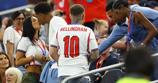 Mẹ Bellingham giúp con trai thoát được án phạt bị cấm trận bán kết Anh – Argentina: góc nhìn mới cho người chơi Việt - hình ảnh - jun88go.vip Mẹ Bellingham giúp con trai thoát được án phạt bị cấm trận bán kết Anh – Argentina: góc nhìn mới cho người chơi Việt - hình ảnh - jun88go.vip