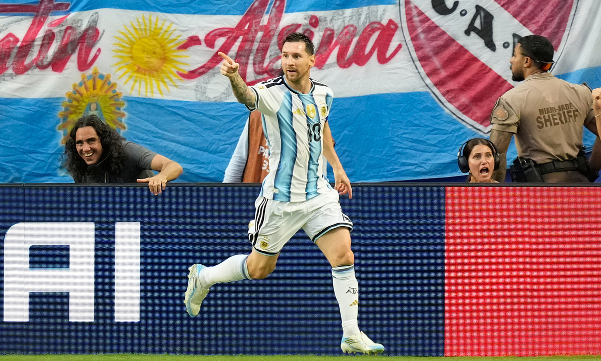 JUN88 cược bóng đá: Messi lập siêu phẩm, Argentina thắng nghẹt thở Cape Verde - hình ảnh - jun88go.vip JUN88 cược bóng đá: Messi lập siêu phẩm, Argentina thắng nghẹt thở Cape Verde - hình ảnh - jun88go.vip