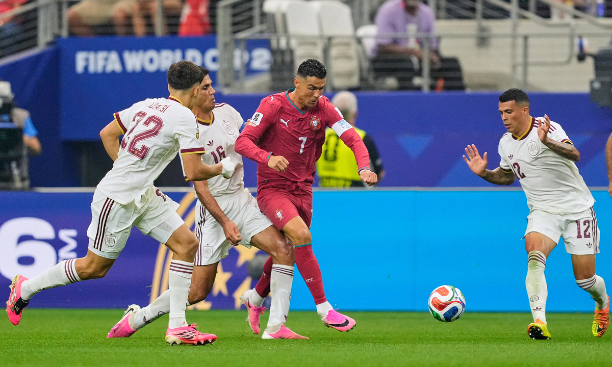 Ronaldo Nhận Điểm Thấp Nhất Trận Thua Tây Ban Nha: Cơ Hội Cá Cược Bóng Đá Online Từ JUN88 - hình ảnh - jun88go.vip